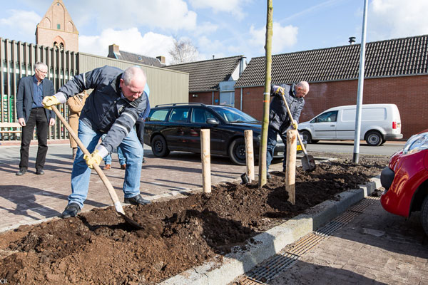 2016-03-30-Bomenplanten-op-Pastoriepad-5.jpg