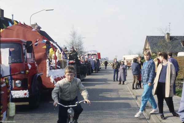 2016-04-23_Optocht-Oranje-commitee-1985-(3).jpg